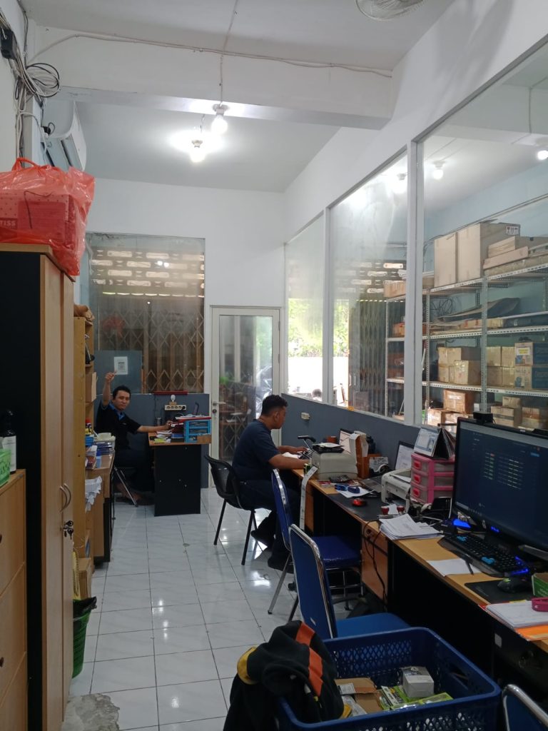 admin logistik mirage