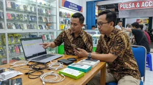 Buka bisnis konter pulsa dengan skema kerjasama memang menarik dan punya beberapa kelebihan di awal seperti modal yang lebih kecil dan pengelolaan yang lebih ringan.